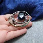 Брошь с разноцветными кристаллами