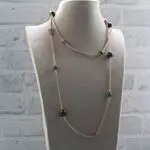 Длинное колье из самоцветов - аметист, малахит, жемчуг