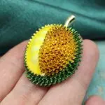 Броши ягоды и фрукты