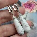 Серьги с белыми камнями - кахолонг