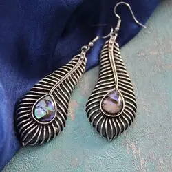 Серьги из гелиотиса в виде перышка