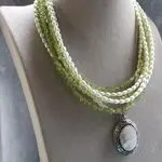 Многорядное украшение из жемчуга