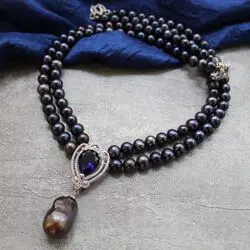 Ожерелье из черного жемчуга и барочной жемчужины