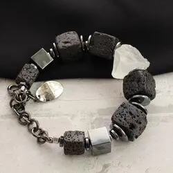 Браслет из крупного хрусталя и лавы