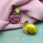 Броши фрукты