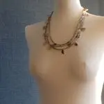 Стильные бусы из агата