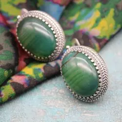 Серьги с крупными зелеными агатами