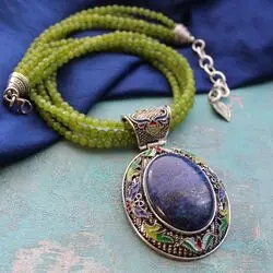 Ожерелье из лазурита с подвеской в этностиле