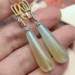 Серьги с прозрачными халцедонами