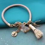 Стильный браслет из светлой кожи