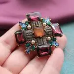 Броши с крупными кристаллами