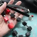 Стильные украшения с красными кораллами