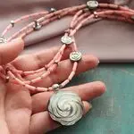 Коралловое колье с подвеской