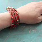 Многорядный коралловый браслет