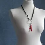 Оригинальные украшения с кораллами - колье с цепями