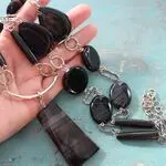 Стильное колье с ониксом и агатом