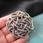 дизайнерские броши