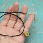 Маленькое колье с черной шпинелью