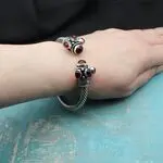 Этнический браслет с гранатами