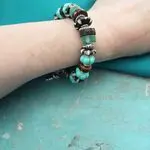 Модные браслеты с натуральными камнями - бирюза, резная кость