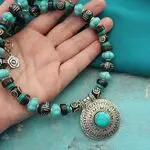 Бусы из бирюзы с подвеской
