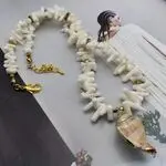 Колье с белым кораллом