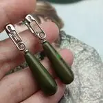 Серьги с зелеными камнями