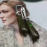 Серьги булавки с зелеными камнями