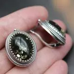 Янтарные серьги - зеленый янтарь