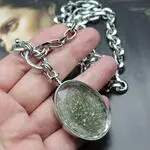 Стильные кулоны, медальоны