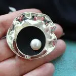 Броши с натуральным жемчугом