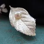 Жемчужные броши