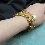 Браслет с жемчугом и монетками