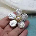 Брошь с барочным жемчугом