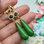 Серьги капли с зелеными камнями