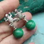 Малахитовые серьги . Лягушки