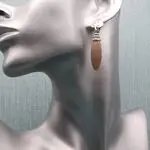 Стильные серьги с солнечным камнем