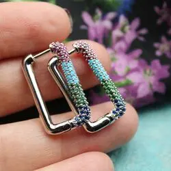 Стильные серьги с микроцирконами