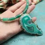 Подвеска из зеленого агата