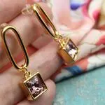 Серьги с розовыми камнями