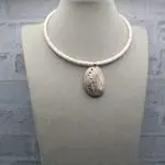 колье с ракушками