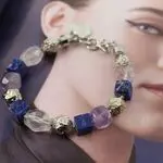 Стильные браслет с натуральными камнями - аметист, кварц, варисцит, лава