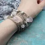 Стильный браслет с розовым кварцем