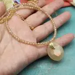 Колье с подвеской из агата
