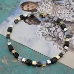 Колье с камнями - голубые, черные. серебряные. золотые камни