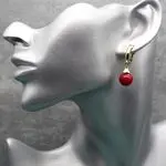 Золотые серьги с кораллами