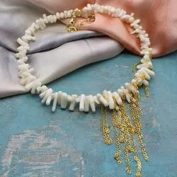 Колье с белым кораллом