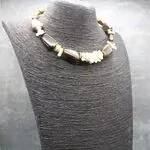 Чокер с кораллами, Этнические украшения