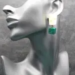 Стильные серьги с зелеными камнями