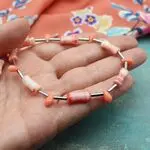 лаконичное колье с розовым кораллом